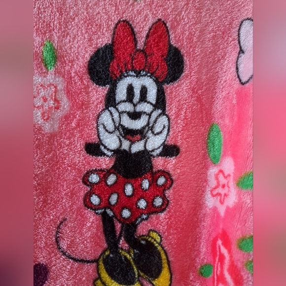 DISNEY THE BIG ONE Minnie Mouse plush cozy blanket hearts flowers bows soft '23 - Picture 8 of 13